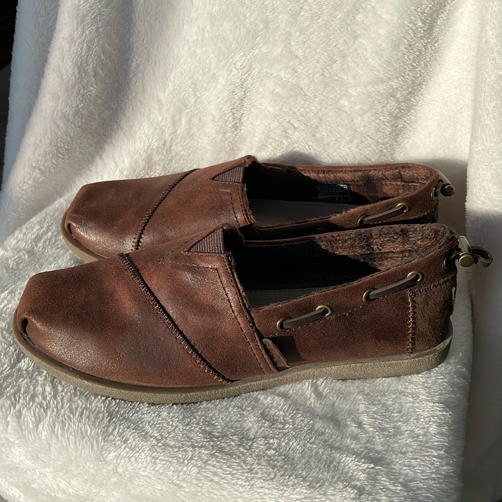 Bobs from sketchers brown memory foam flats.